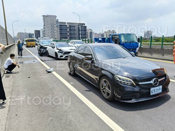 ▲台88線快速道路又發生連環車禍，是今天的第二起             。（圖／記者吳奕靖翻攝）