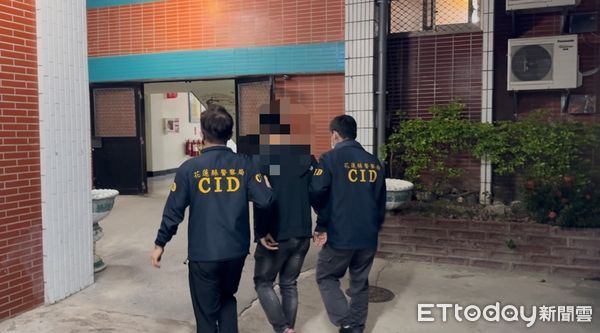 ▲▼吉安警方迅速拘捕嫌犯並起出氣動手槍與煙毒。（圖／吉安警分局提供，下同）