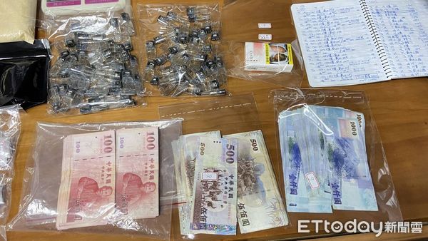 ▲檢警方聯手破獲利用「白牌車行」作為掩護的組織性販毒集團，現場查扣多項毒品成品與製毒工具，初估製毒量逾千包，全案依毒品與組織犯罪法偵辦中。（圖／記者游瓊華翻攝）