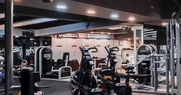 知名連鎖健身房「打鐵健身股份有限公司」近期再度爆出分店倒閉風波。（圖／翻攝畫面打鐵健身官網）