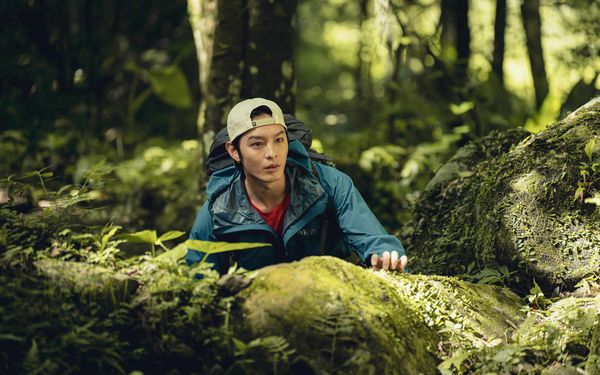 ▲《山忌 黃衣小飛俠》劉以豪、袁澧林、曹佑寧開心登山卻誤闖神秘山祭儀式。（圖／威視提供）
