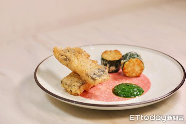▲Golden全新菜色「椒鹽鰻魚天婦羅、魚露醬、綜合香草」。（圖／晶華提供）