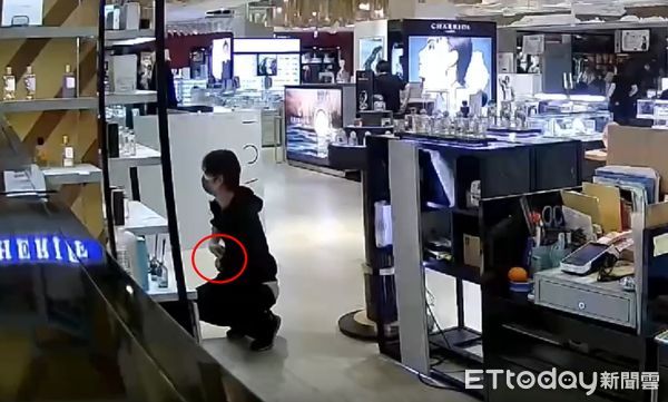 ▲▼百貨香水櫃位遭竊。（圖／翻攝自threads／cherifperfume提供）