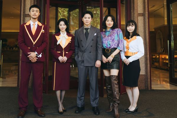 ▲影集《微醺大飯店1980s》開鏡，由李國毅、邵雨薇、施柏宇、李沐、蔡思韵、黑嘉嘉及王碩瀚主演。（圖／一念電影提供）