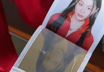 ▲▼撕拉膠片價格暴漲單盒要價8000元。（圖／翻攝自微博）