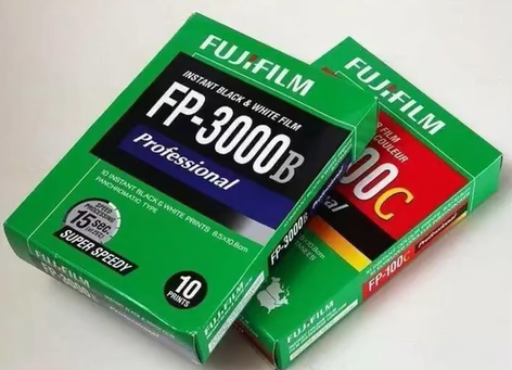 ▲▼撕拉膠片價格暴漲單盒要價8000元。（圖／翻攝自微博）