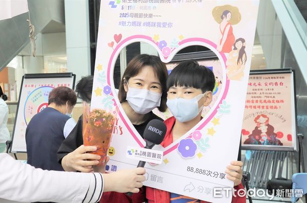 ▲衛福部立桃園醫院迎接母親節，今天在院區舉辦「媽咪光采－愛的告白」活動，讓就醫民眾錄製以實際行動表達對母親的愛與關懷。（圖／記者沈繼昌翻攝）
