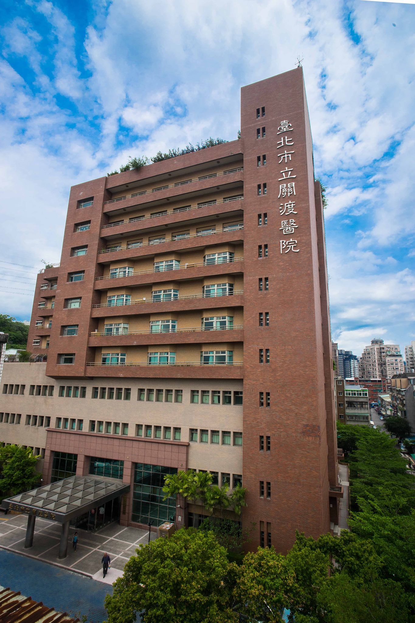 ▲▼陳亮恭擔任台北市立關渡醫院院長，在社區推動讓高齡者減緩失能、失智的計畫。（圖／翻攝自Facebook／臺北市立關渡醫院）