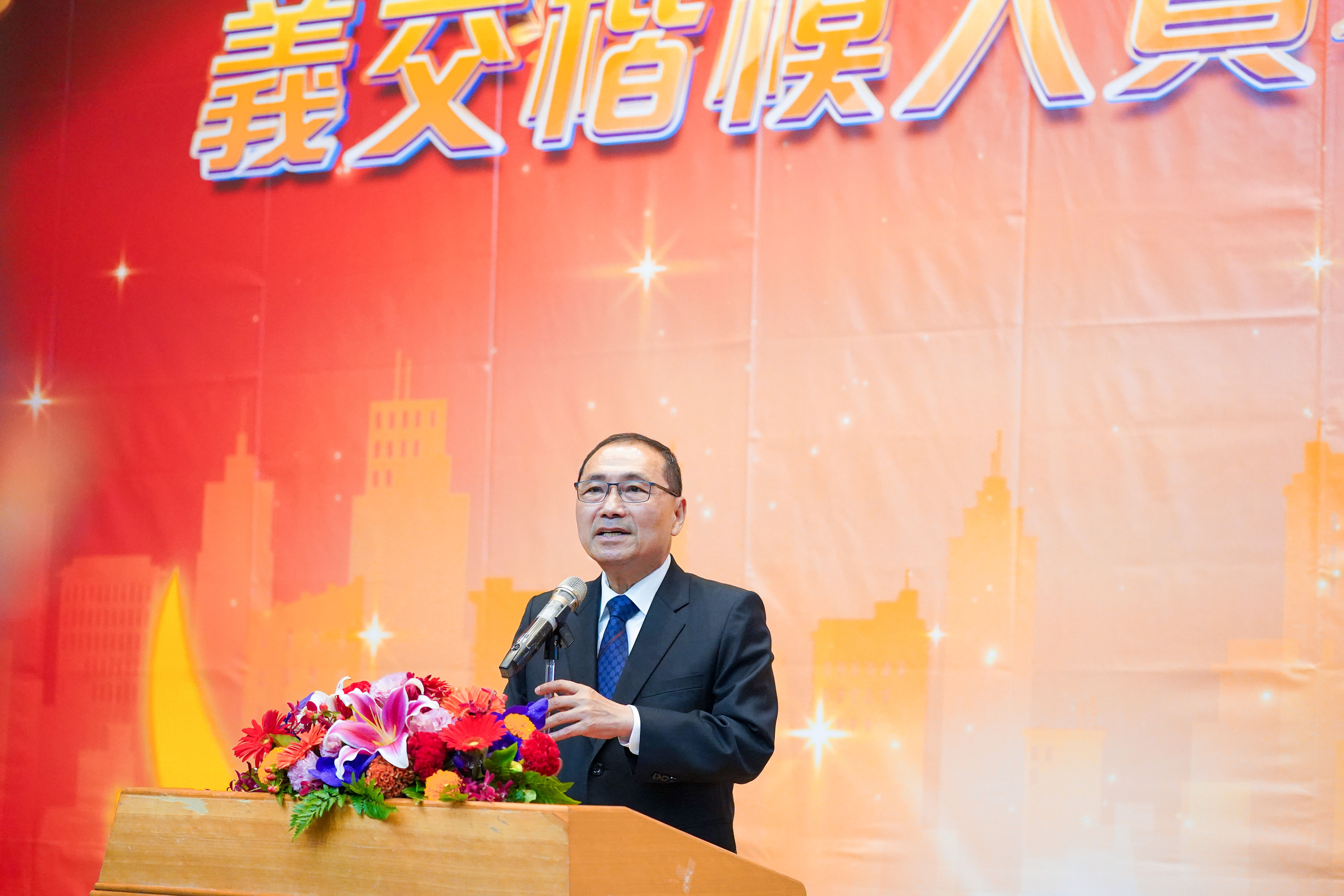 ▲侯友宜表揚35義交楷模 明年協勤費調高15%。（圖／新北市新聞局提供）