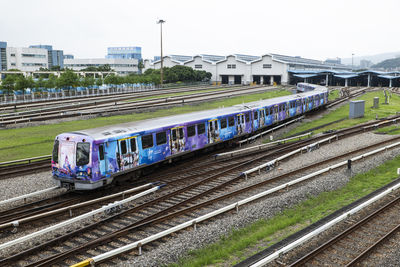 迪士尼「光影廊道、彩繪列車」一次看