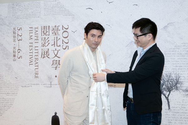 ▲「文學影展」左起：影展策展人楊元鈴、臺北市文化局專委邱稚亘、展嘉賓鳳小岳、台灣電影文化協會執行長陳伯任、天馬行空總經理王婷妮。（圖／光點台北提供）