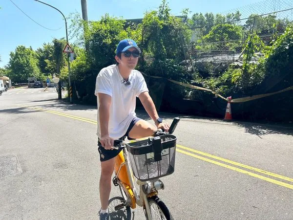 ▲修杰楷挑戰用跑步與騎YouBike的方式抵達貓空。（圖／《修TIME》提供）