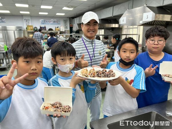 ▲台南市教育局媒合技術型高中與國小合作，學童進入專業教室體驗技職課程。（記者林東良翻攝，下同）