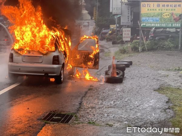 ▲鹿谷鄉縣道151發生火燒車案。（圖／記者高堂堯翻攝，下同）