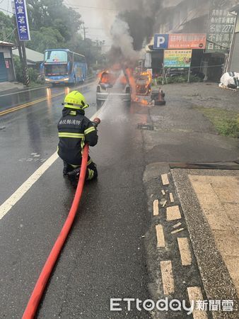 ▲鹿谷鄉縣道151發生火燒車案。（圖／記者高堂堯翻攝）