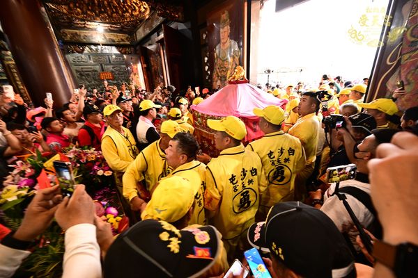 ▲▼白沙屯媽駐駕「帝后相會」打破禁令　受天宮親揭媽祖上山秘辛。（圖／翻攝自臉書／松柏嶺受天宮）