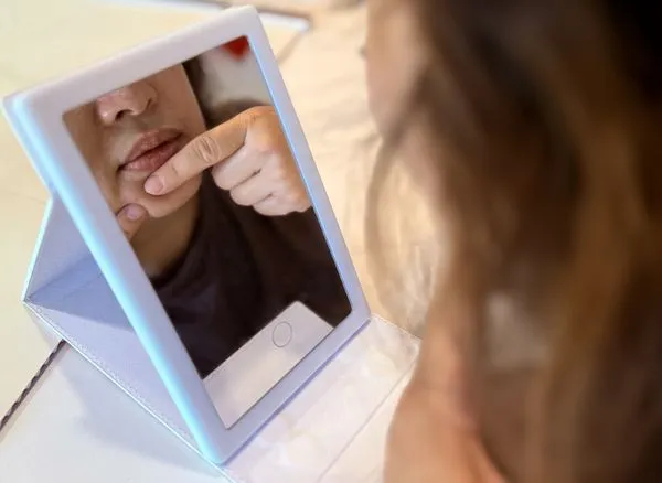 ▲▼青春痘雖非重大疾病，卻可能造成心理影響，若反覆發作、症狀嚴重，應尋求專業醫師診治。（圖／台南市立醫院提供）