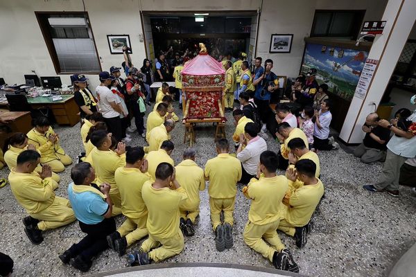 ▲▼頭旗車又被海放！白沙屯媽駐駕「溪湖糖廠」創下兩個第一次。（圖／翻攝白沙屯拱天宮臉書）