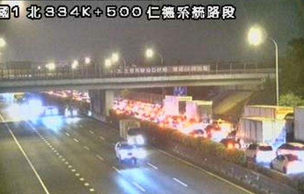▲▼國道1號台南仁德服務區路段重大車禍。（圖／高工局）