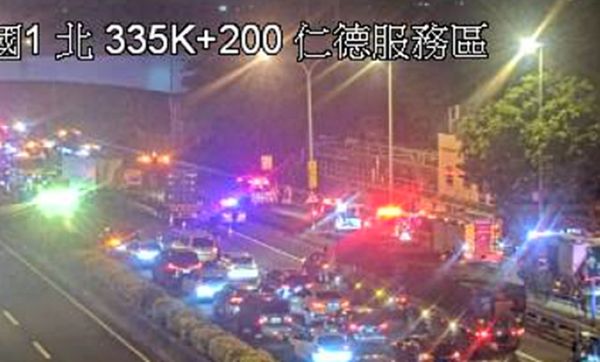 ▲▼國道1號台南仁德服務區路段重大車禍。（圖／高工局）
