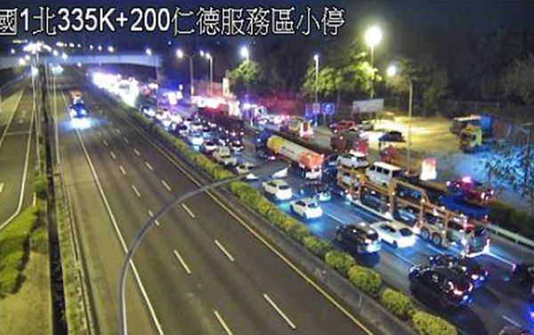 ▲▼國道1號台南仁德服務區路段重大車禍。（圖／高工局）