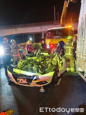 ▲▼國道1號台南仁德服務區路段重大車禍。（圖／民眾提供）