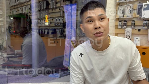 ▲詩芸的47萬勞力士送去包膜店被店長調包             。（圖／記者吳奕靖翻攝）