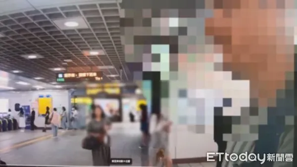 ▲波蘭籍男子特由斯因猥褻熱褲妹蜜臀遭警方逮捕依涉犯強制猥褻罪嫌移送。（圖／記者張君豪翻攝）