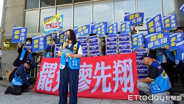 ▲▼  罷免廖先翔團體二階送件      。（圖／記者崔至雲攝）