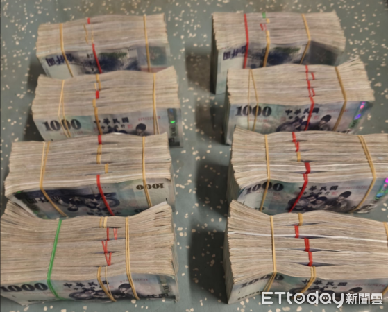 ▲▼台鐵區間車上發現400萬元鉅款。（圖／鐵警局提供）