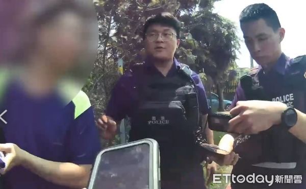▲張姓詐騙車手剛得款30萬，來不及交付上手被民眾檢舉，警方迅速逮捕張嫌、起獲30萬現金。（圖／記者楊永盛翻攝）