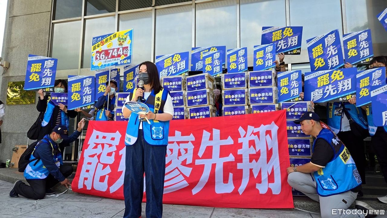 ▲▼  罷免廖先翔團體二階送件      。（圖／記者崔至雲攝）