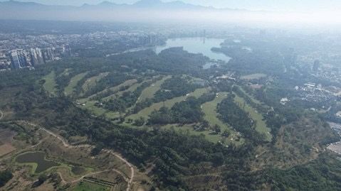 ▲▼高爾夫球場澄清湖大公園及高雄高爾夫球場滯洪池施工。（圖／記者賴文萱翻攝）