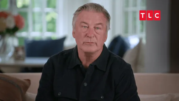 ▲亞歷鮑德溫與妻子希拉里亞，一同帶著七個寶貝兒女登上真人實境節目。（圖／TLC旅遊生活頻道）