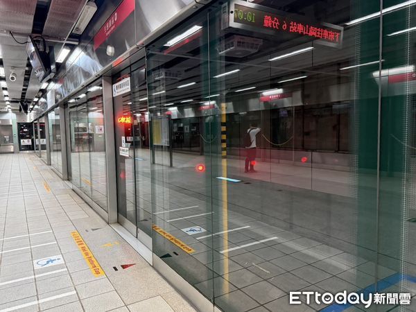 ▲高雄捷運,服務台,月台,生態園區站。（圖／記者許宥孺攝）