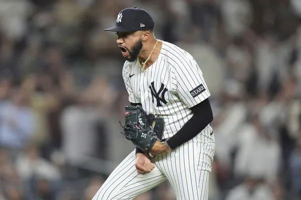 ▲洋基威廉斯（Devin Williams）延長第10局飆出重要三振化解危機。（圖／達志影像／美聯社）