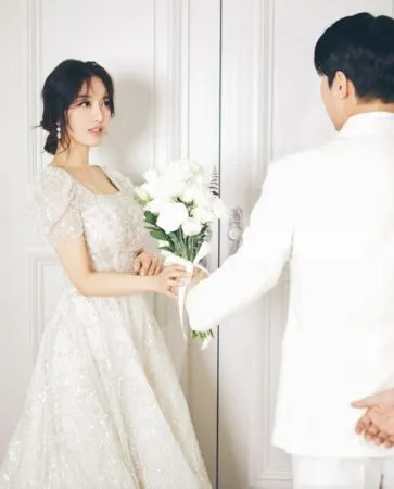 ▲▼AOA澯美要結婚了！　寵溺婚紗照曝光「緊牽老公的手」：未來一起走。（圖／翻攝自AOA澯美IG）