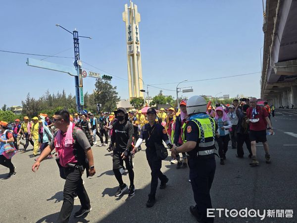 ▲▼白沙屯媽祖回鑾路線是否會轉向，烏日警方認為應該走台一線，下午已開始交管。（圖／警方提供，下同）