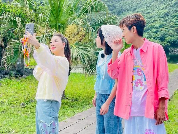 ▲王瞳嘗試飛行傘。（圖／民視提供）