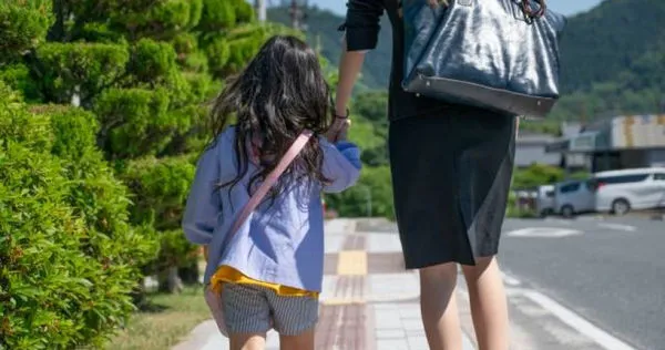 命理師點名5個星座的媽媽很會教小孩，讓小孩可以出人頭地賺大錢。（示意圖／翻攝自photoAC）