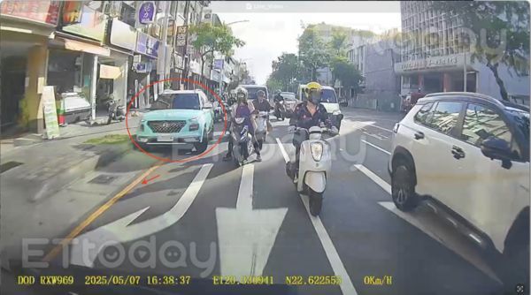 ▲民眾違停購買果汁，這家店是老字號果汁店            。（圖／記者吳奕靖翻攝）