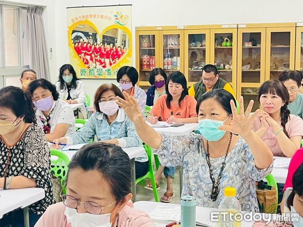 ▲台南市教育局辦理樂齡講師回訓計畫，強化教學設計與數位素養，打造高齡友善學習環境。（記者林東良翻攝，下同）
