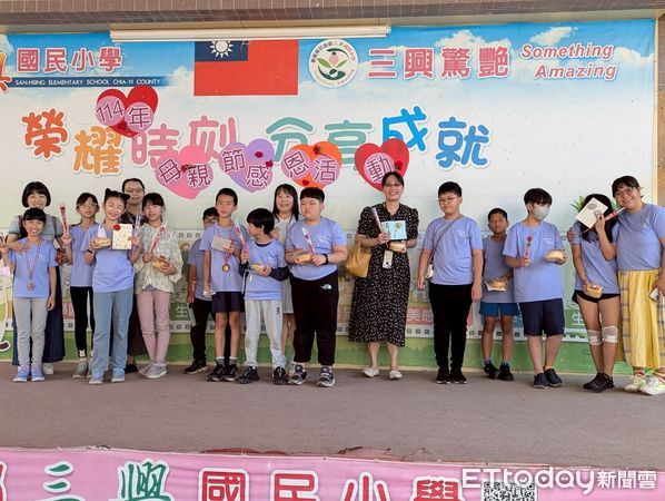 ▲▼  三興國小溫馨慶母親節 跳蚤市場盈餘捐贈弱勢團體傳遞愛心   。（圖／三興國小提供）