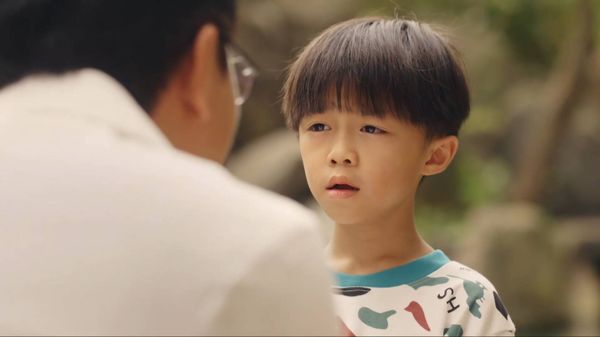 ▲戴立忍對戲童星「養樂多」，情緒忍不住潰堤。（圖／大愛電視提供）