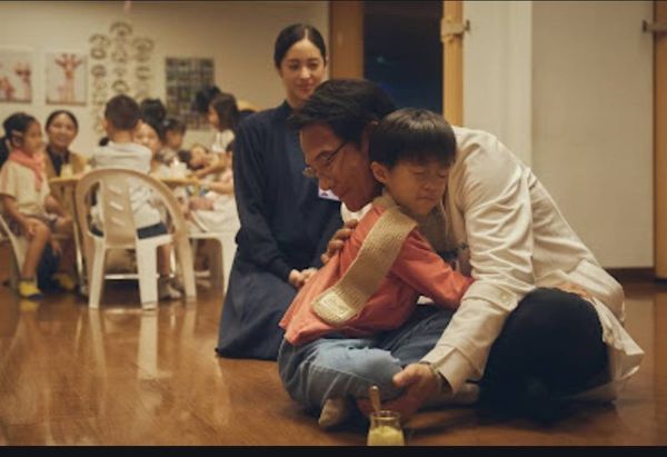 ▲戴立忍對戲童星「養樂多」，情緒忍不住潰堤。（圖／大愛電視提供）