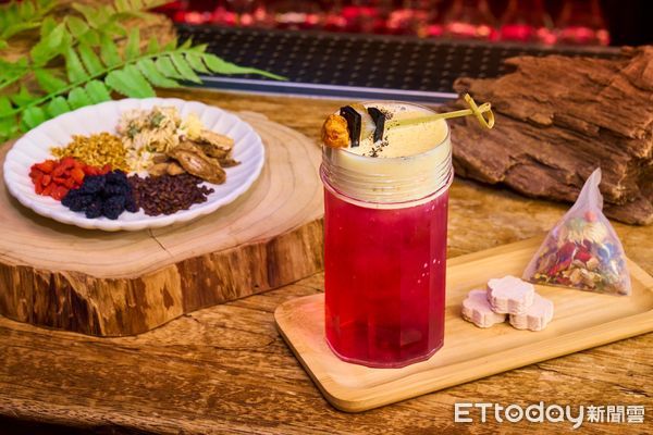 ▲本草派對，微醺花園×六安堂蔘藥行《心靈雞湯。蟬 Bar Chán × 長昇蔘藥行《Yoga》。發琴吧 × 正新蔘藥行《和煦帖》。（圖／業者提供）