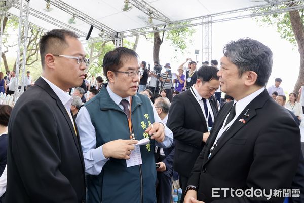 ▲台南烏山頭水庫舉辦八田與一逝世83週年追思紀念會，賴清德總統主祭、黃偉哲市長致贈「八田穗越」稻米。（記者林東良翻攝，下同）