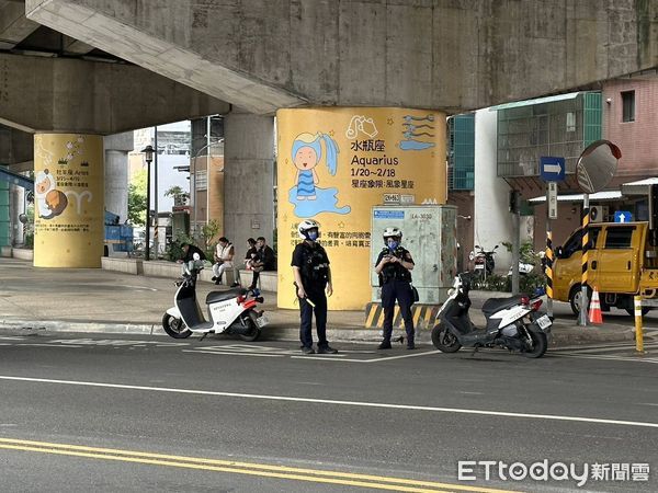▲針對上月轄區2名小學生放學經過桃園區龍安街，舉手示意居然無人停車，桃園警方將持續編排勤務加強取締。（圖／記者沈繼昌翻攝）