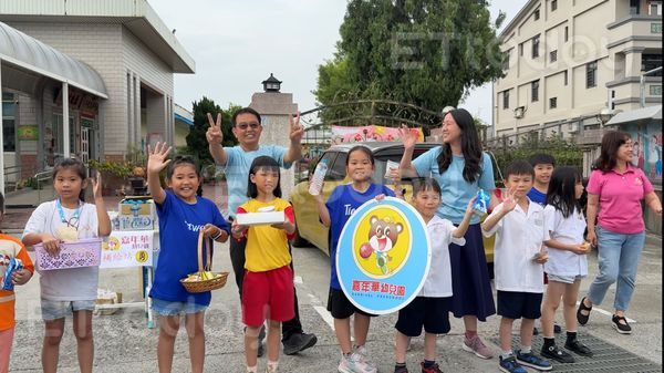 ▲▼             白沙屯媽祖進香之旅，小朋友們化身最萌補給員。（圖／記者黃資真攝，下同）