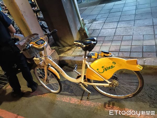 ▲▼快訊／新北男YouBike鬼切　騎士碰撞「頭撞地」大量出血亡。（圖／記者陳以昇翻攝）